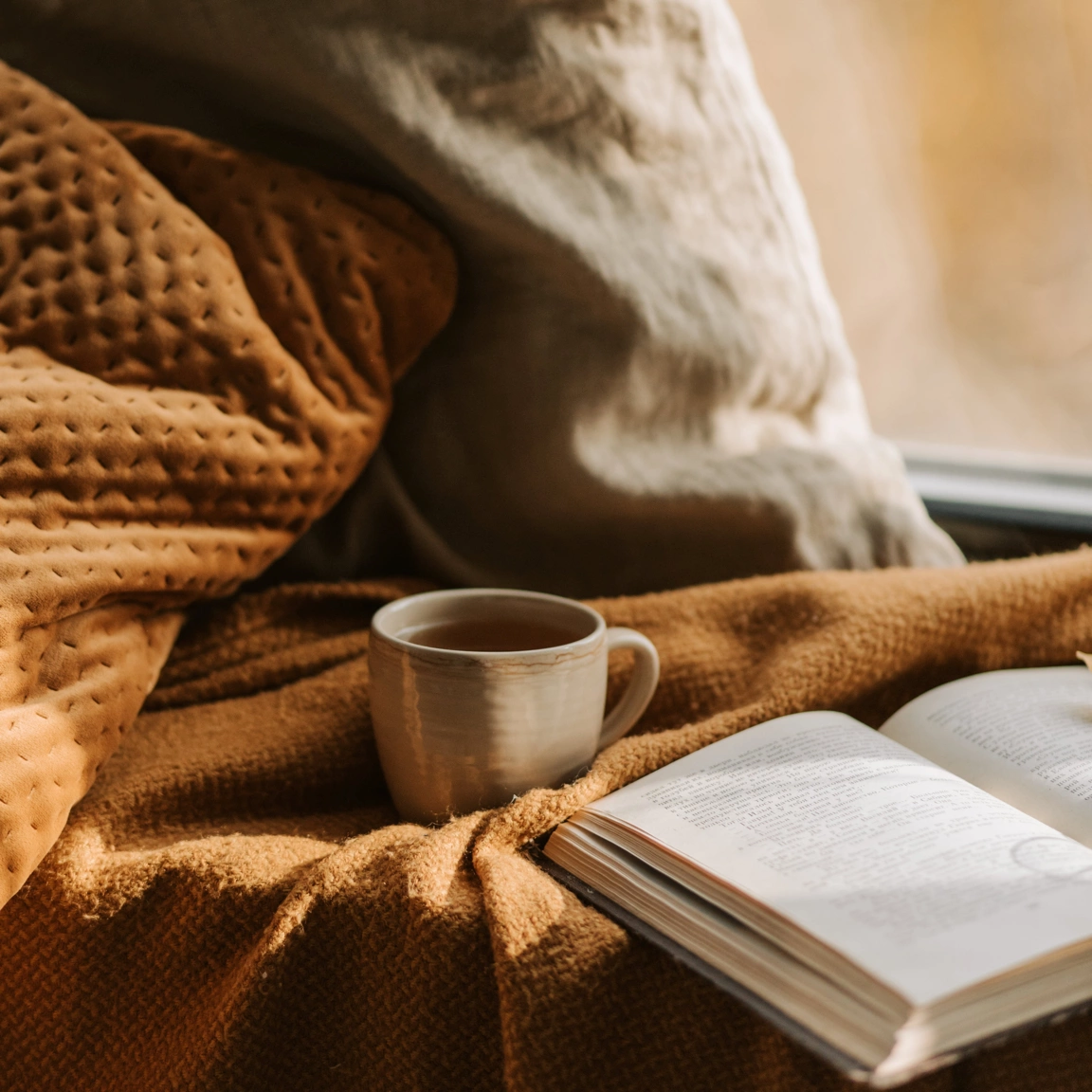Mit einer Kuscheldecke wird es gleich viel gemütlicher.