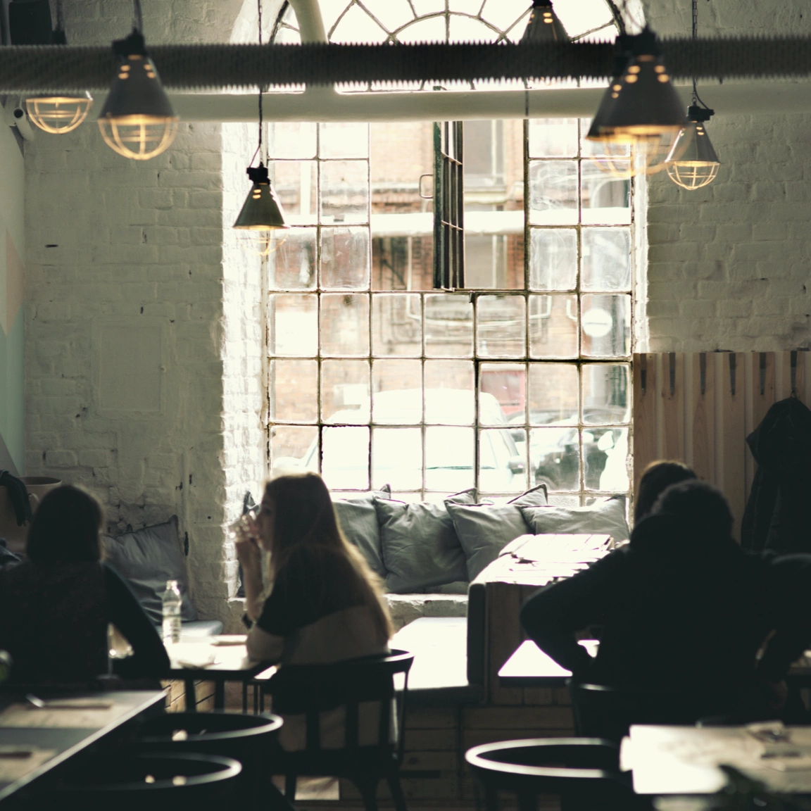 In Hamburg gibt es viele tolle Orte, um gemeinsam auszugehen.